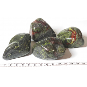 Epidot, tromlovaný prírodný kameň 100 - 160 g, 1 kus, srdcový liečivý kameň